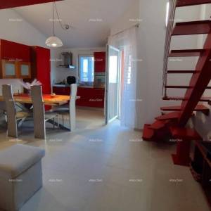 Stan, Valbandon, s 2 parkinga i dvorištem.