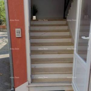 Stan, Valbandon, s 2 parkinga i dvorištem.