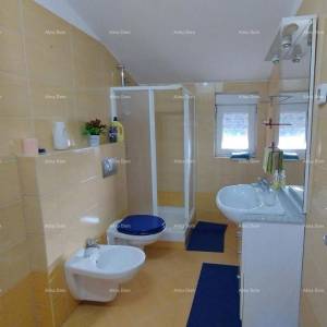 Stan, Valbandon, s 2 parkinga i dvorištem.