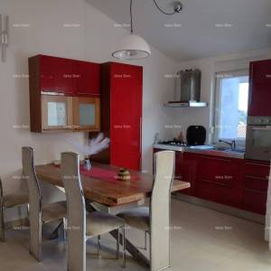 Stan, Valbandon, s 2 parkinga i dvorištem.