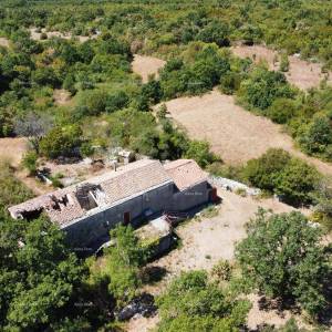 Stancija kod Vodnjana! Veliki teren 7154 M2!!