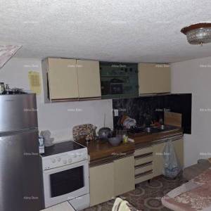 Stara kamena kuća s okućnicom, blizu Pazina