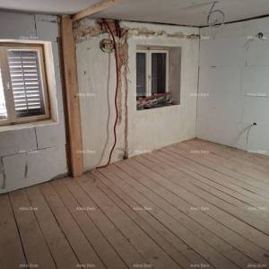 Stara kamena kuća s okućnicom, blizu Pazina