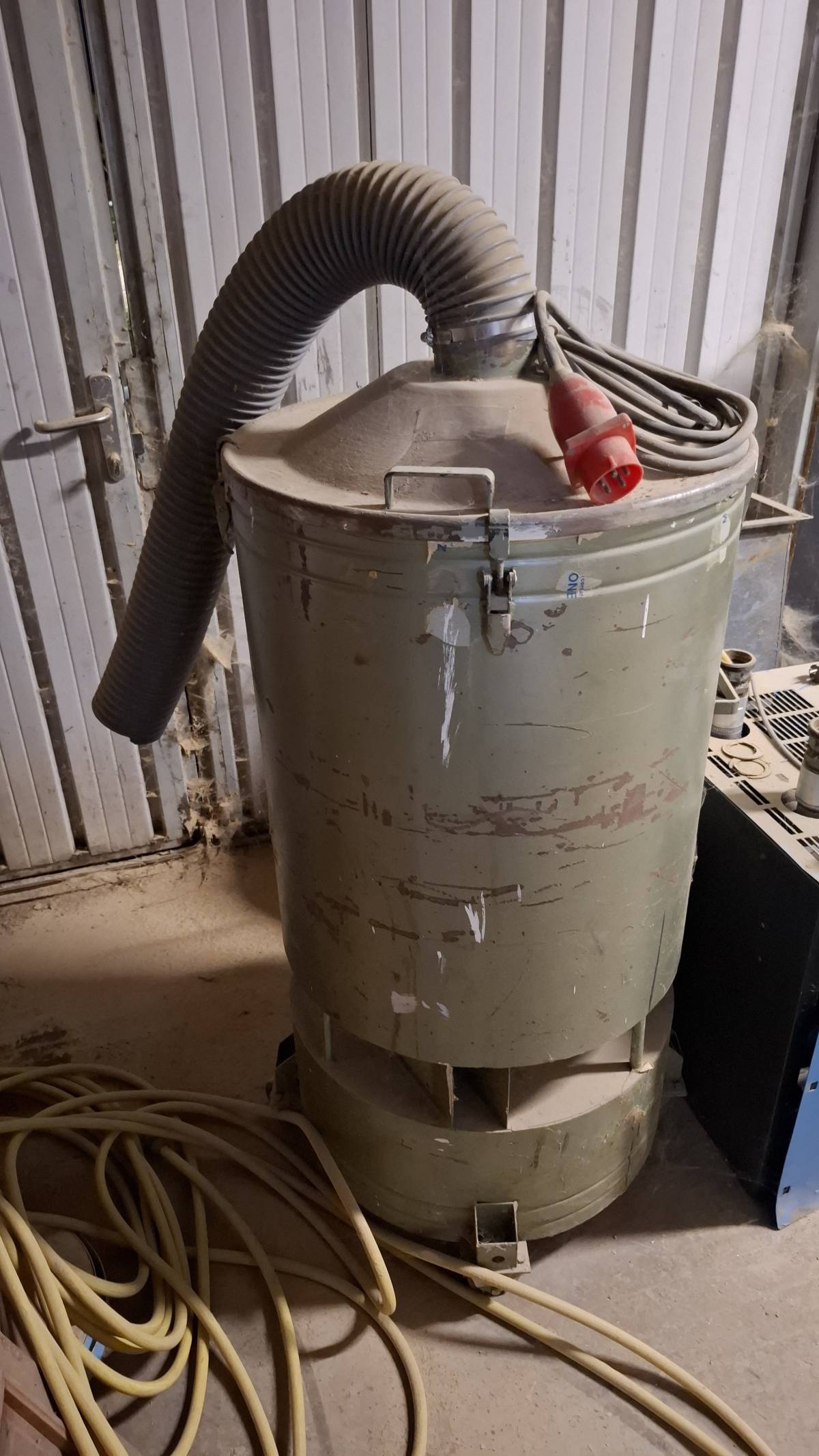 Stari stolarski usisavač za piljevinu