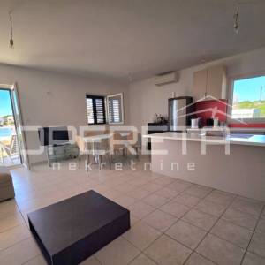 SUĆURAJ,OTOK HVAR- EKSKLUZIVNA NEKRETNINA U PRVOM REDU DO MORA 