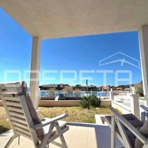 SUĆURAJ,OTOK HVAR- EKSKLUZIVNA NEKRETNINA U PRVOM REDU DO MORA 