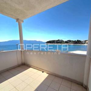 SUĆURAJ,OTOK HVAR- EKSKLUZIVNA NEKRETNINA U PRVOM REDU DO MORA 