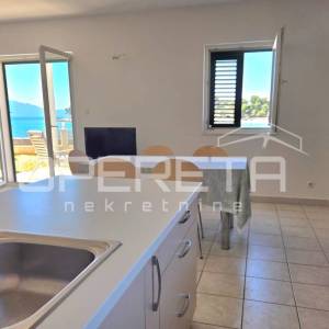 SUĆURAJ,OTOK HVAR- EKSKLUZIVNA NEKRETNINA U PRVOM REDU DO MORA 