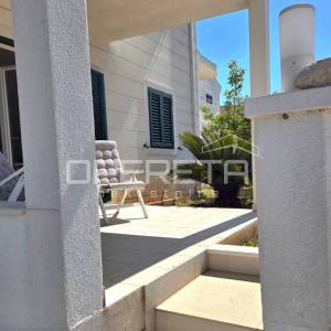 SUĆURAJ,OTOK HVAR- EKSKLUZIVNA NEKRETNINA U PRVOM REDU DO MORA 