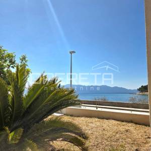 SUĆURAJ,OTOK HVAR- EKSKLUZIVNA NEKRETNINA U PRVOM REDU DO MORA 