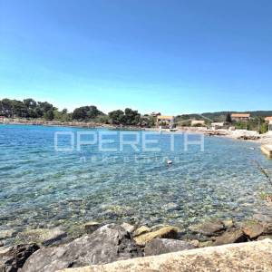 SUĆURAJ,OTOK HVAR- EKSKLUZIVNA NEKRETNINA U PRVOM REDU DO MORA 