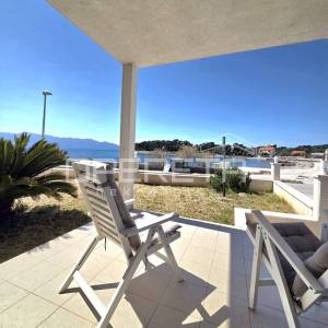 SUĆURAJ,OTOK HVAR- EKSKLUZIVNA NEKRETNINA U PRVOM REDU DO MORA 