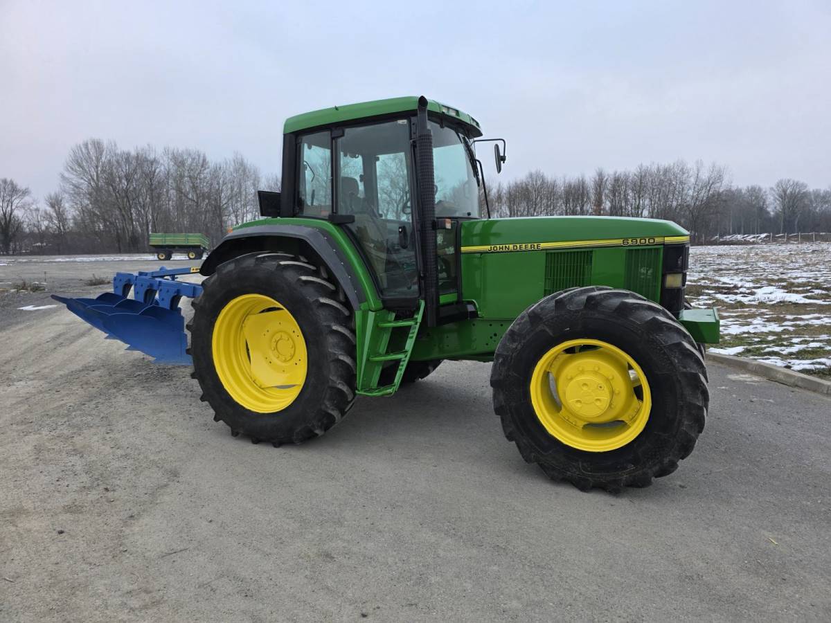 TRAKTOR JOHN DEERE 6900