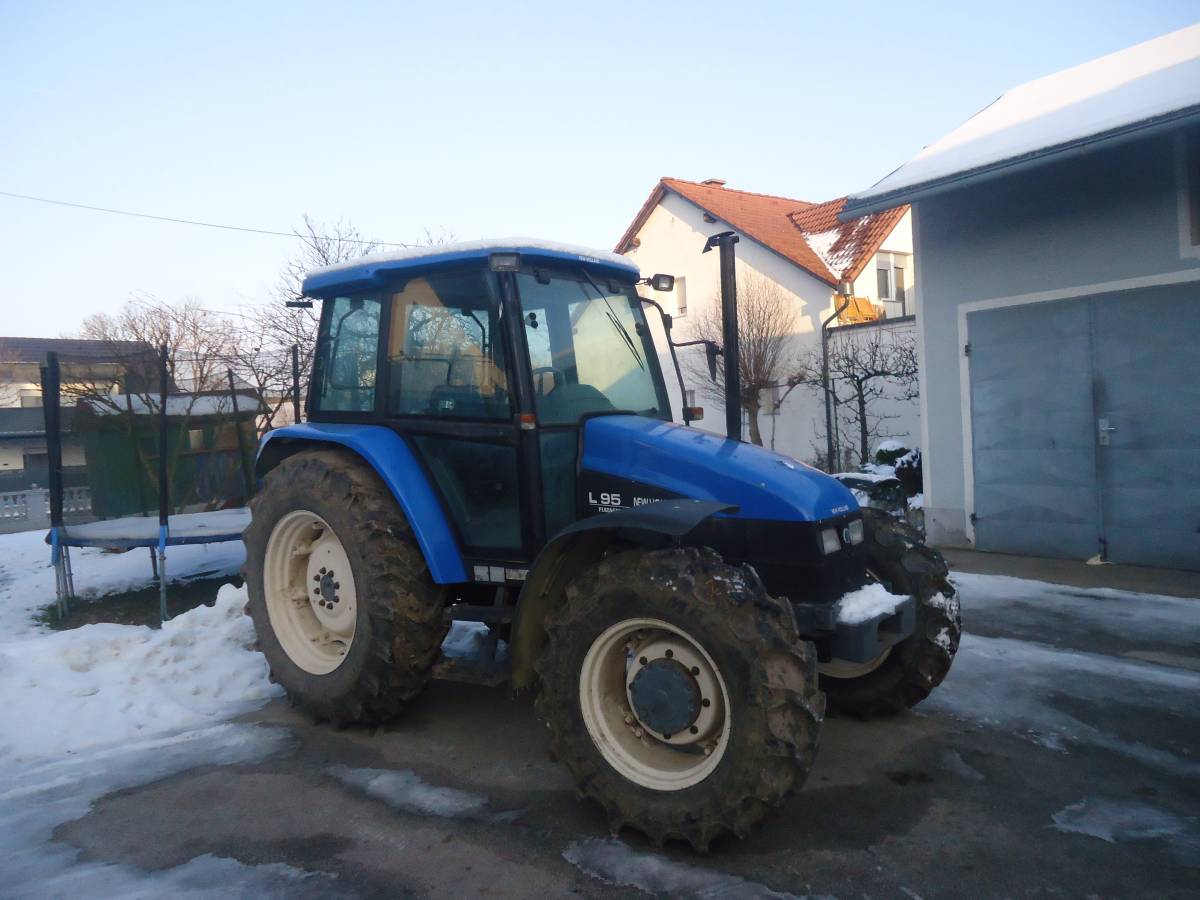 TRAKTOR NEW HOLAND  95