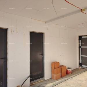 Trosoban stan s velikom terasom