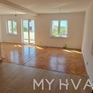 Trosoban stan u gradu Hvaru