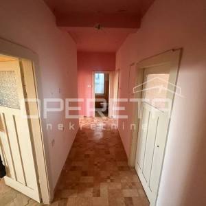 Trosobni stan u centru Splita – renovacija, visoki stropovi
