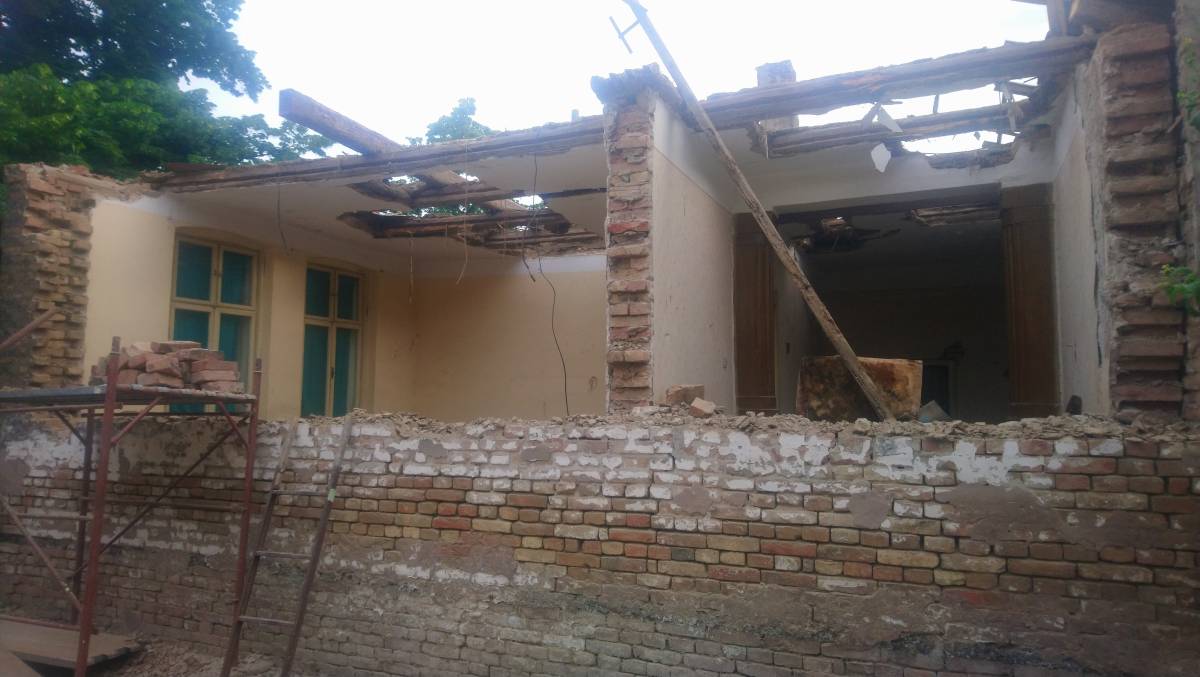 USLUZNO RUSIMO STARE OBJEKTE