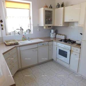 Velika kuća s 4 stana- Pješčanoj uvala!