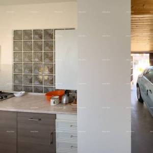 Velika kuća s 4 stana- Pješčanoj uvala!