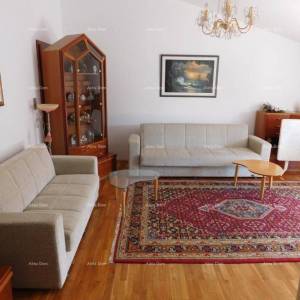 Velika kuća s 4 stana- Pješčanoj uvala!