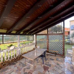 Velika kuća s 4 stana- Pješčanoj uvala!