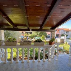 Velika kuća s 4 stana- Pješčanoj uvala!