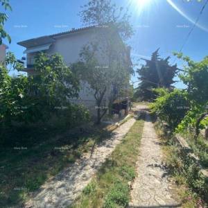 Velika samostojeća kuća. Pula. Veli vrh.