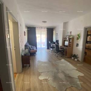 Velika samostojeća kuća. Pula. Veli vrh.