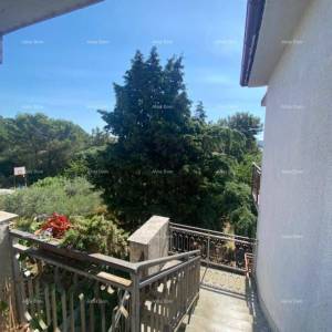 Velika samostojeća kuća. Pula. Veli vrh.