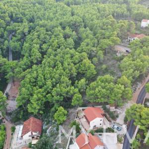 Veliko građevinsko zemljište u Basini