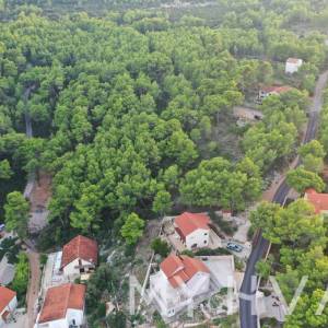 Veliko građevinsko zemljište u Basini