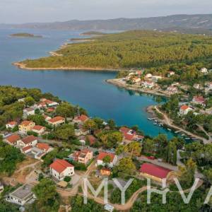 Veliko građevinsko zemljište u Basini