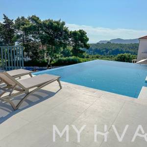 Vila s bazenom u Jelsi