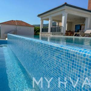 Vila s bazenom u Jelsi