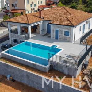 Vila s bazenom u Jelsi