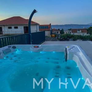 Vila s bazenom u Jelsi