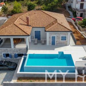 Vila s bazenom u Jelsi