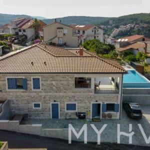 Vila s bazenom u Jelsi