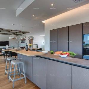 Vila sa 7 spavaćih soba! Bazen, sauna! Blizina grada fAŽANE.