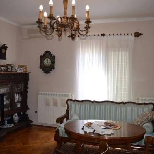 VILA U PJEŠČANOJ UVALI SAMO 100 M OD MORA !!