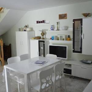 VILA U PJEŠČANOJ UVALI SAMO 100 M OD MORA !!