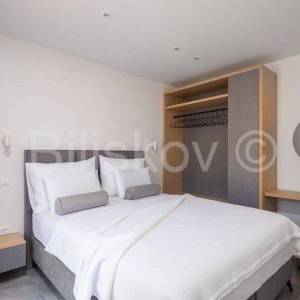 Vis, Komiža, manja stambena zgrada s 3 stana