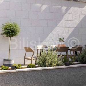 Vis, Komiža, manja stambena zgrada s 3 stana