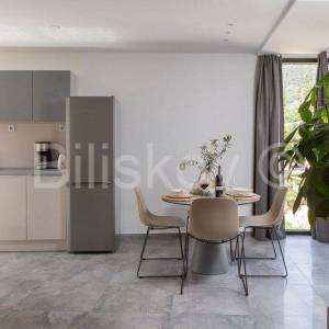 Vis, Komiža, manja stambena zgrada s 3 stana