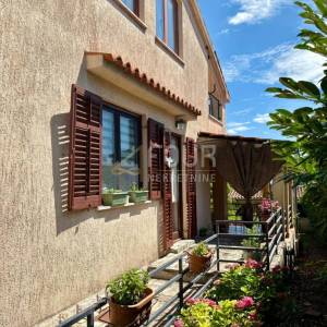 Viškovo, odlična samostojeća kuća, okućnica, garaža 