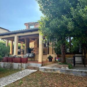 Viškovo, odlična samostojeća kuća, okućnica, garaža 