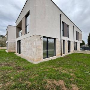 VOLME - Prodaja stanova u novoj stambenoj zgradi / AM2