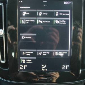 Volvo XC40 T5 Plug-in Hybrid AUTOMATIK *LED, NAVIGACIJA, KAMERA*