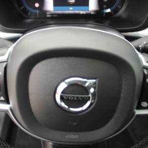 Volvo XC60 2.0D AWD AUTOMATIK *PANORAMA, LED, NAVIGACIJA*